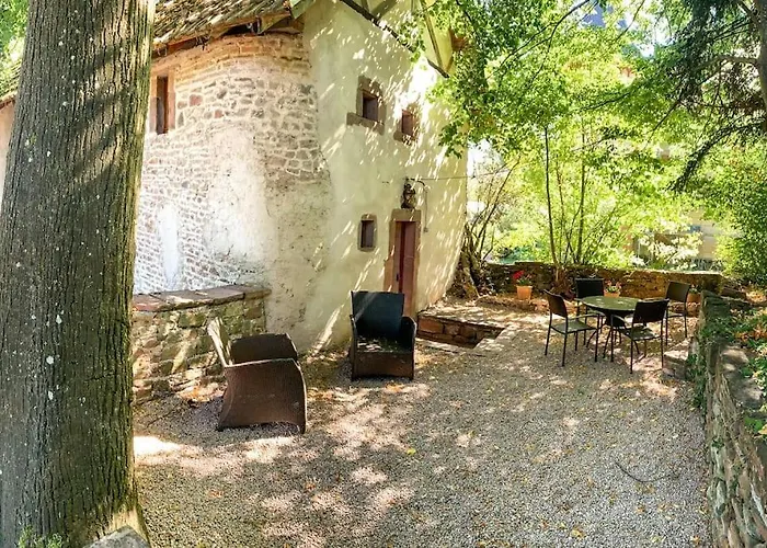 Le Patio Du Chateau De Thanville